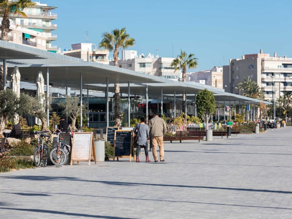 The promenade at the port Club Náutico in Santa Pola.