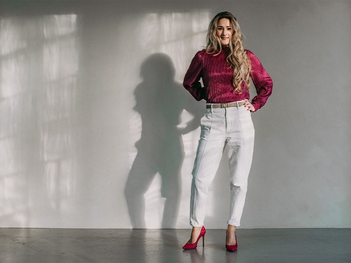 Evita Westmeijer tijdens een brandshoot.