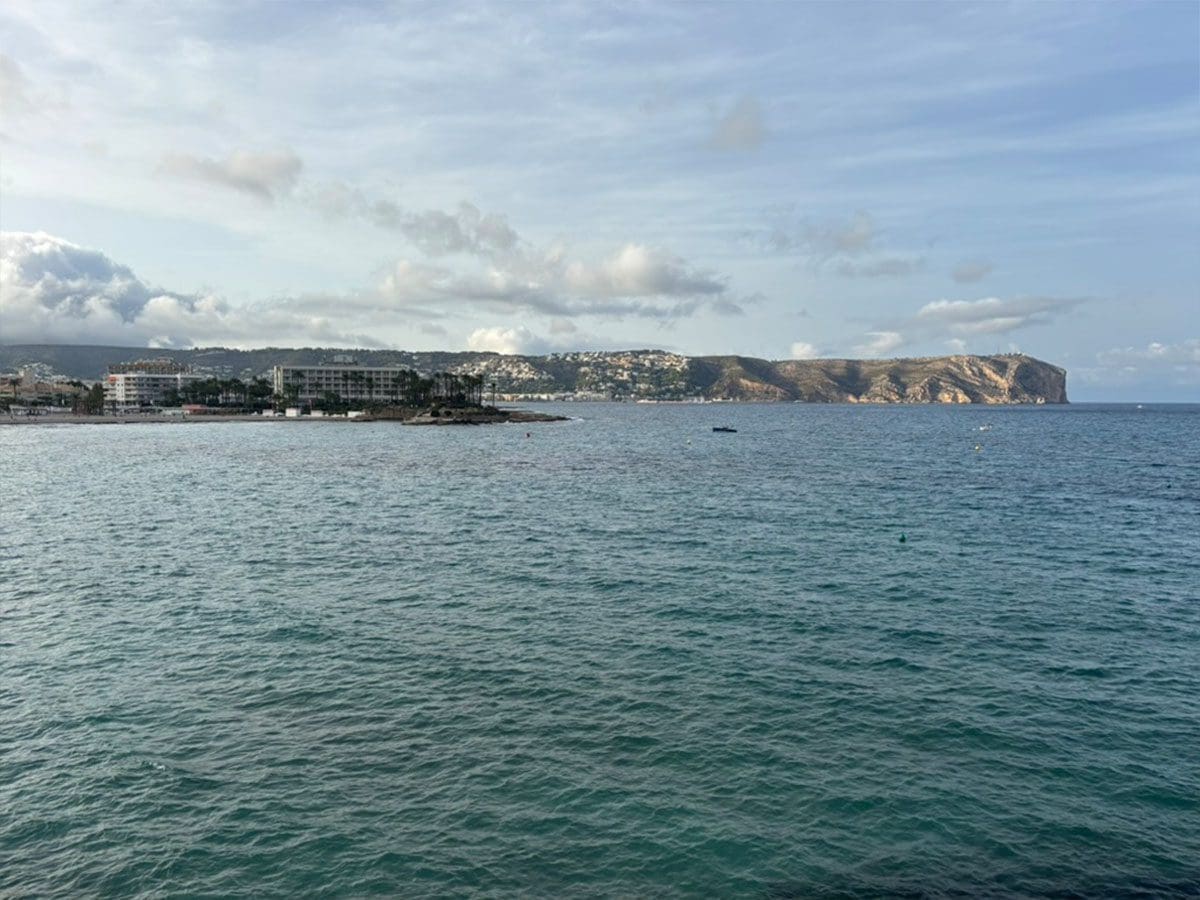 Uitzicht in Jávea op Kaap San Antonio.