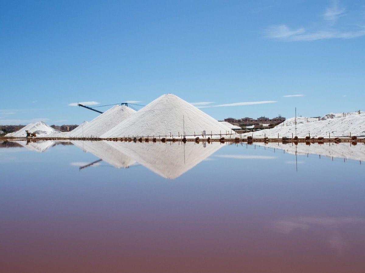 Een van de zoutmeren in Torrevieja.