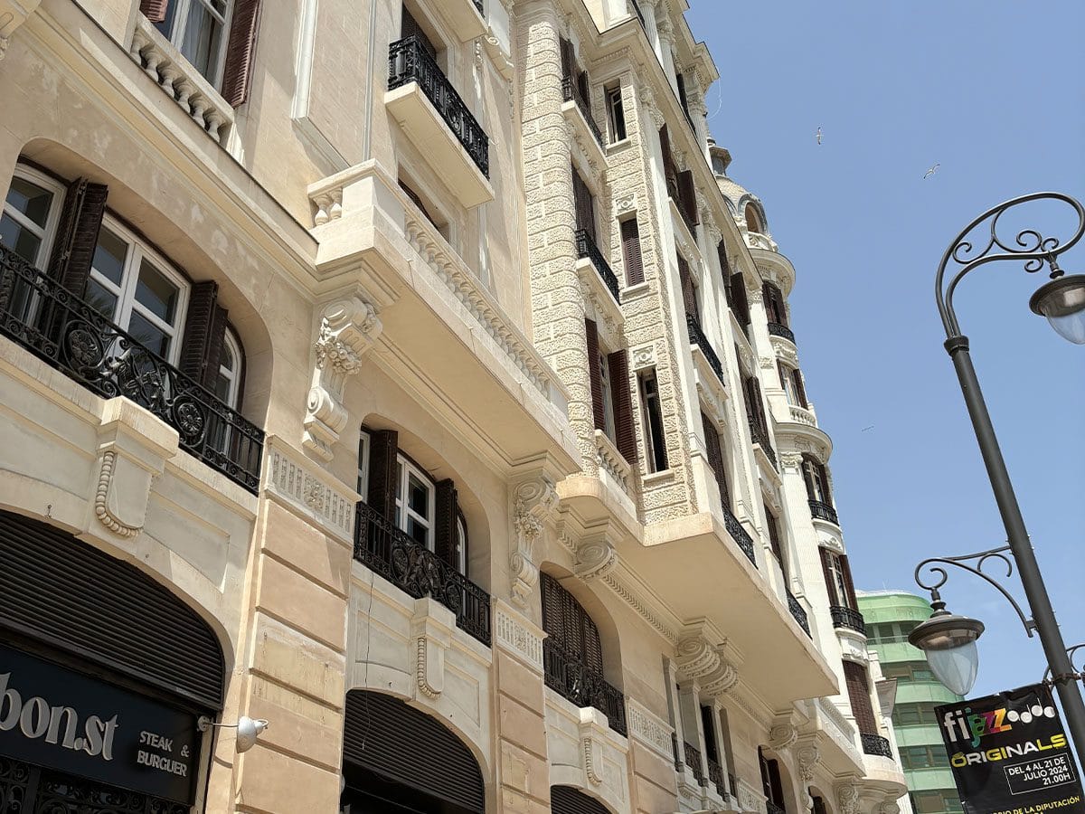 Casa Carbonell aan de boulevard van Alicante.