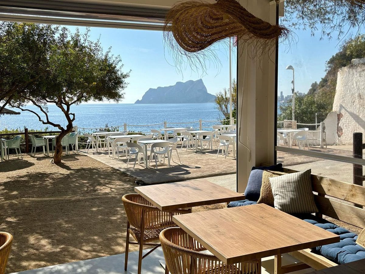 Benissa desde Calpe con el paisaje circundante.