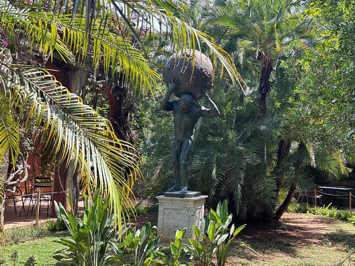 Jardín de l'Albarda mannelijk standbeeld.