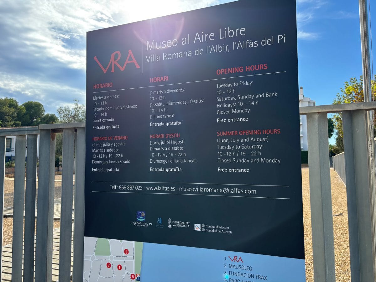 The opening hours of the open-air museum, the Roman Villa in Albir.