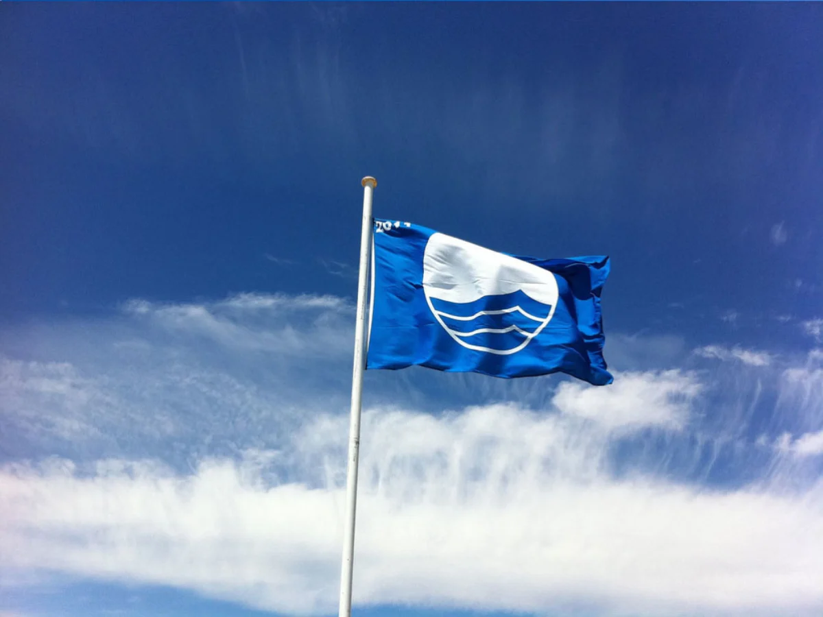 De blauwe vlag in Spanje.