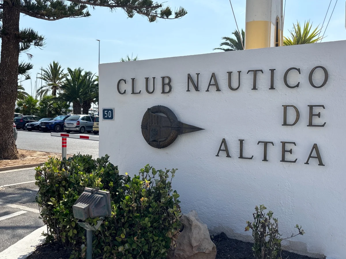 De entree van Club Nautico de Altea.